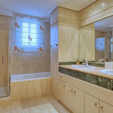 Fantastico Con Vistas Panoramicas En Selwo